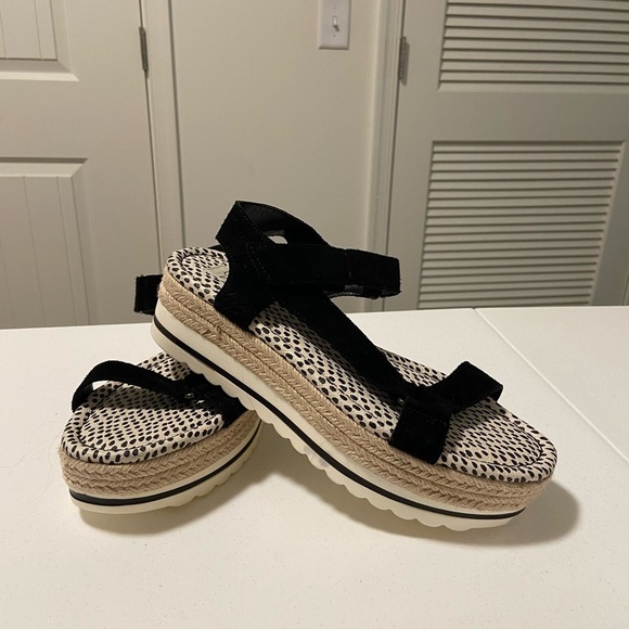 EUC | Crown‎ Vintage women’s wedge sandals — size 7.5 - Picture 1 of 6